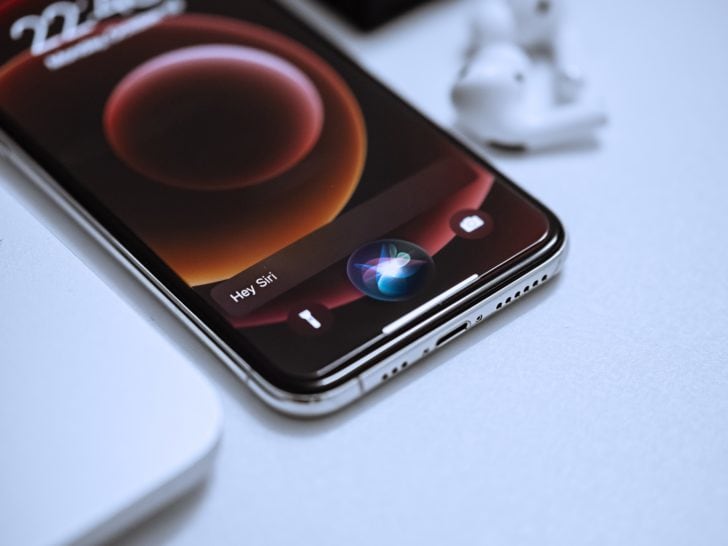 Picture of iphone with hey siri activated