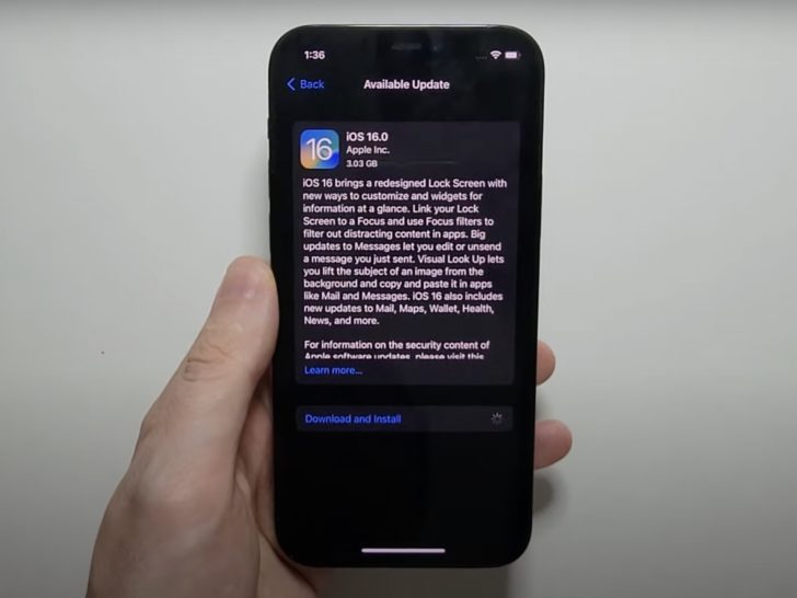 Photo of iphone updating to ios 16