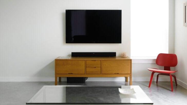 Photo of tv with no image on screen