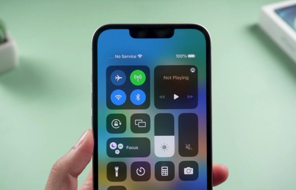 iPhone screen showing no service