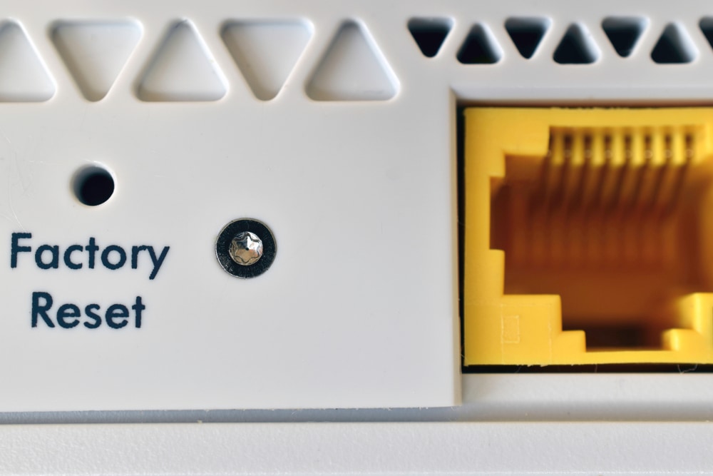 Close up photo of the verizon's router factory reset button